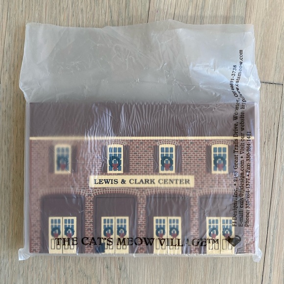 Lewis and Clark Center - St. Charles Missouri Christmas Series - The Cat's Meow - Picture 6 of 6